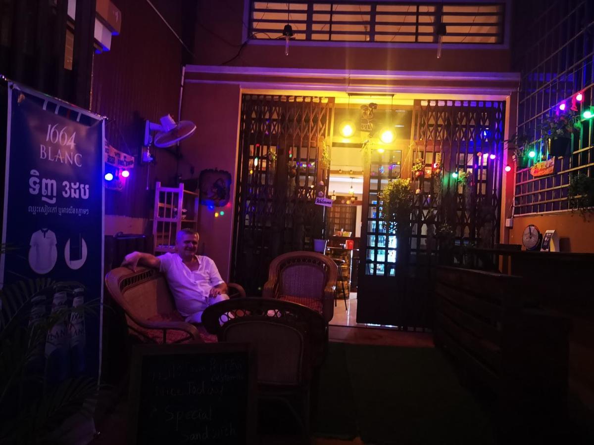 Peri Evi Hostel Phnom Penh Bassac Lane ภายนอก รูปภาพ
