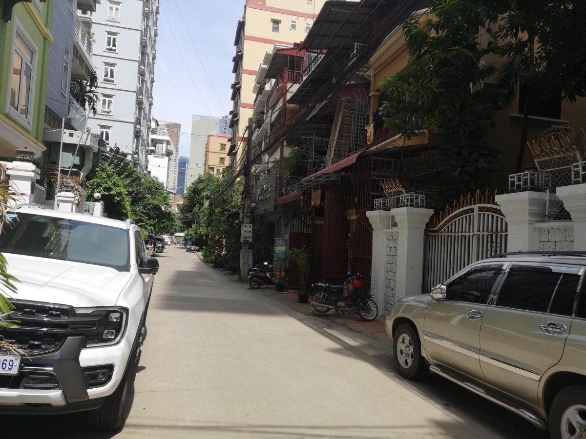 Peri Evi Hostel Phnom Penh Bassac Lane ภายนอก รูปภาพ