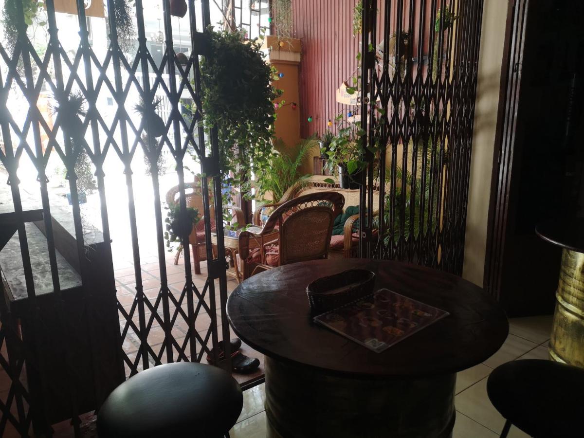 Peri Evi Hostel Phnom Penh Bassac Lane ภายนอก รูปภาพ