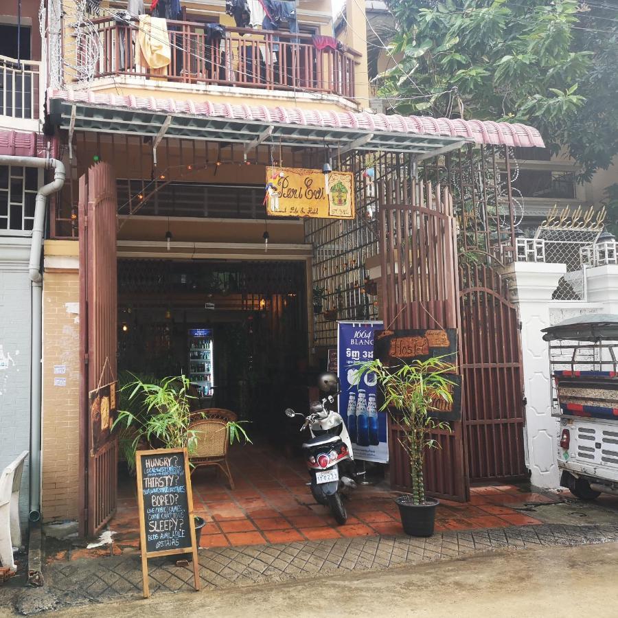 Peri Evi Hostel Phnom Penh Bassac Lane ภายนอก รูปภาพ