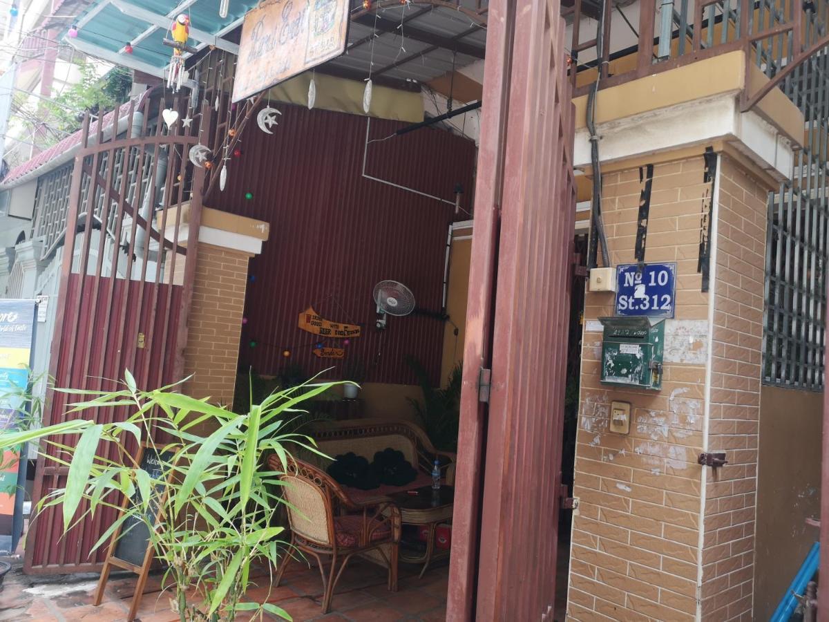Peri Evi Hostel Phnom Penh Bassac Lane ภายนอก รูปภาพ