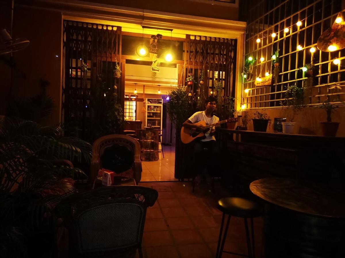 Peri Evi Hostel Phnom Penh Bassac Lane ภายนอก รูปภาพ