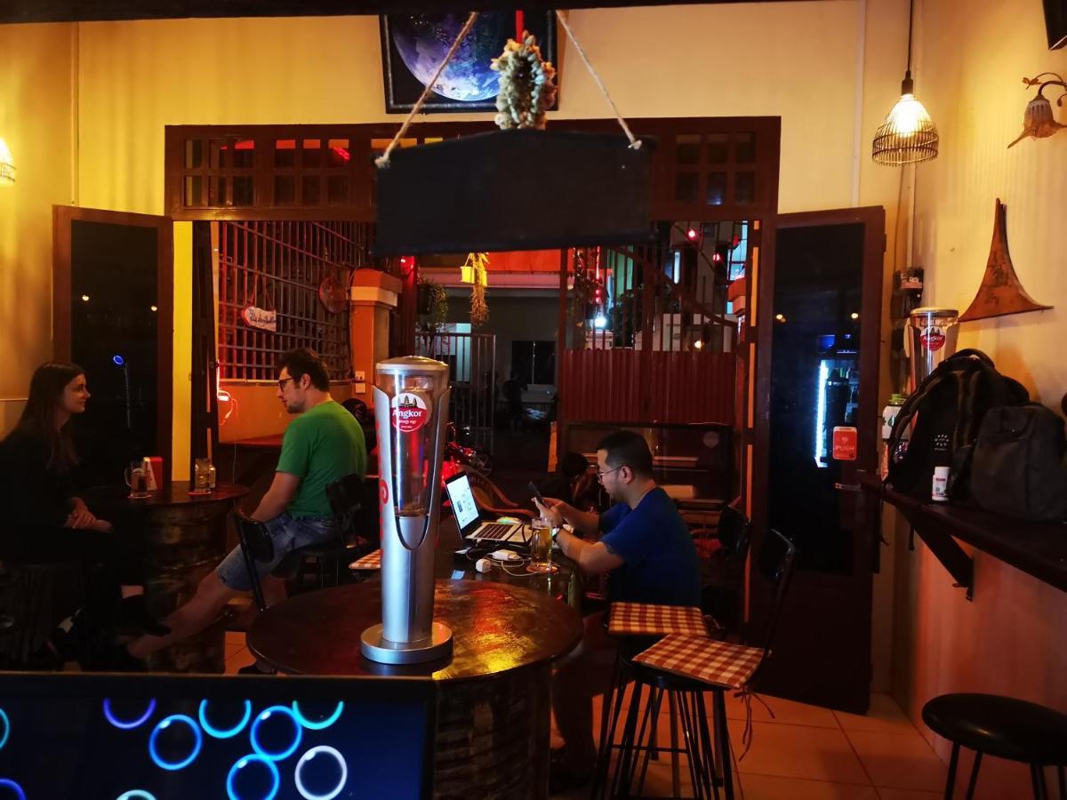 Peri Evi Hostel Phnom Penh Bassac Lane ภายนอก รูปภาพ