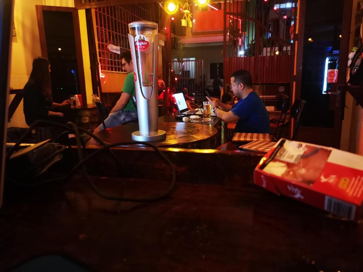 Peri Evi Hostel Phnom Penh Bassac Lane ภายนอก รูปภาพ