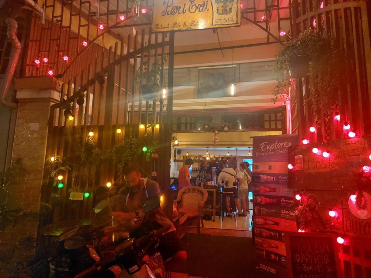 Peri Evi Hostel Phnom Penh Bassac Lane ภายนอก รูปภาพ