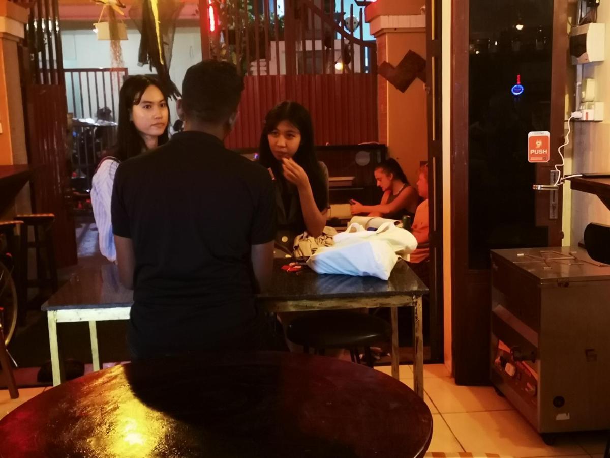 Peri Evi Hostel Phnom Penh Bassac Lane ภายนอก รูปภาพ