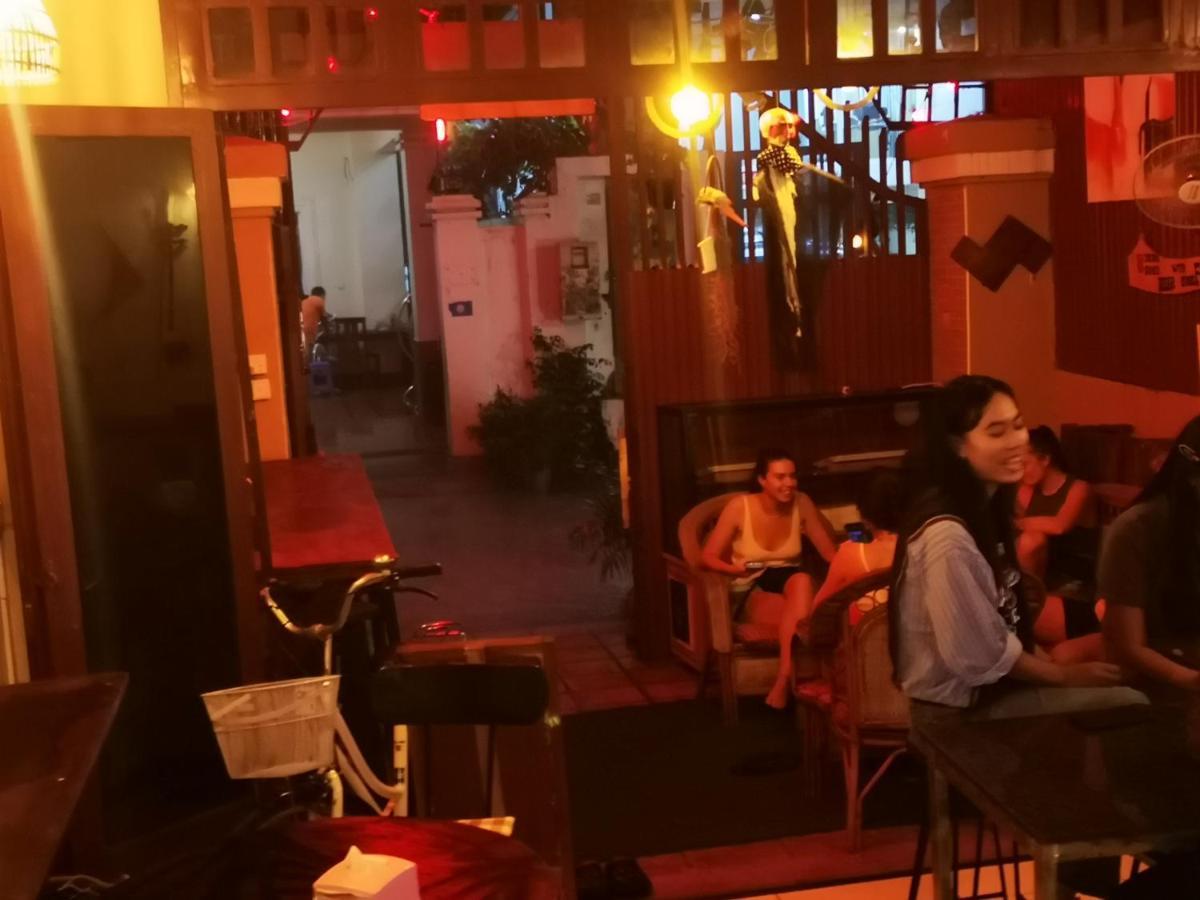 Peri Evi Hostel Phnom Penh Bassac Lane ภายนอก รูปภาพ