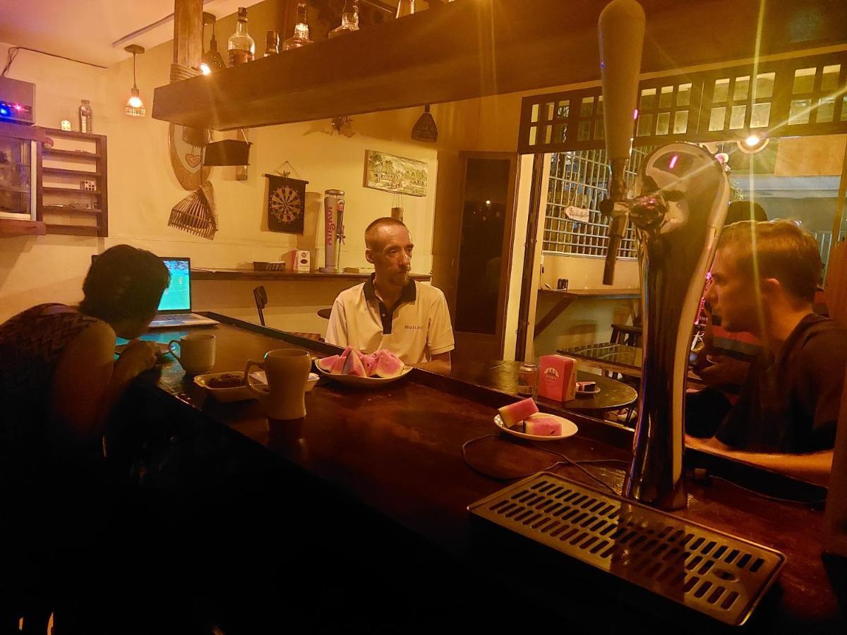 Peri Evi Hostel Phnom Penh Bassac Lane ภายนอก รูปภาพ