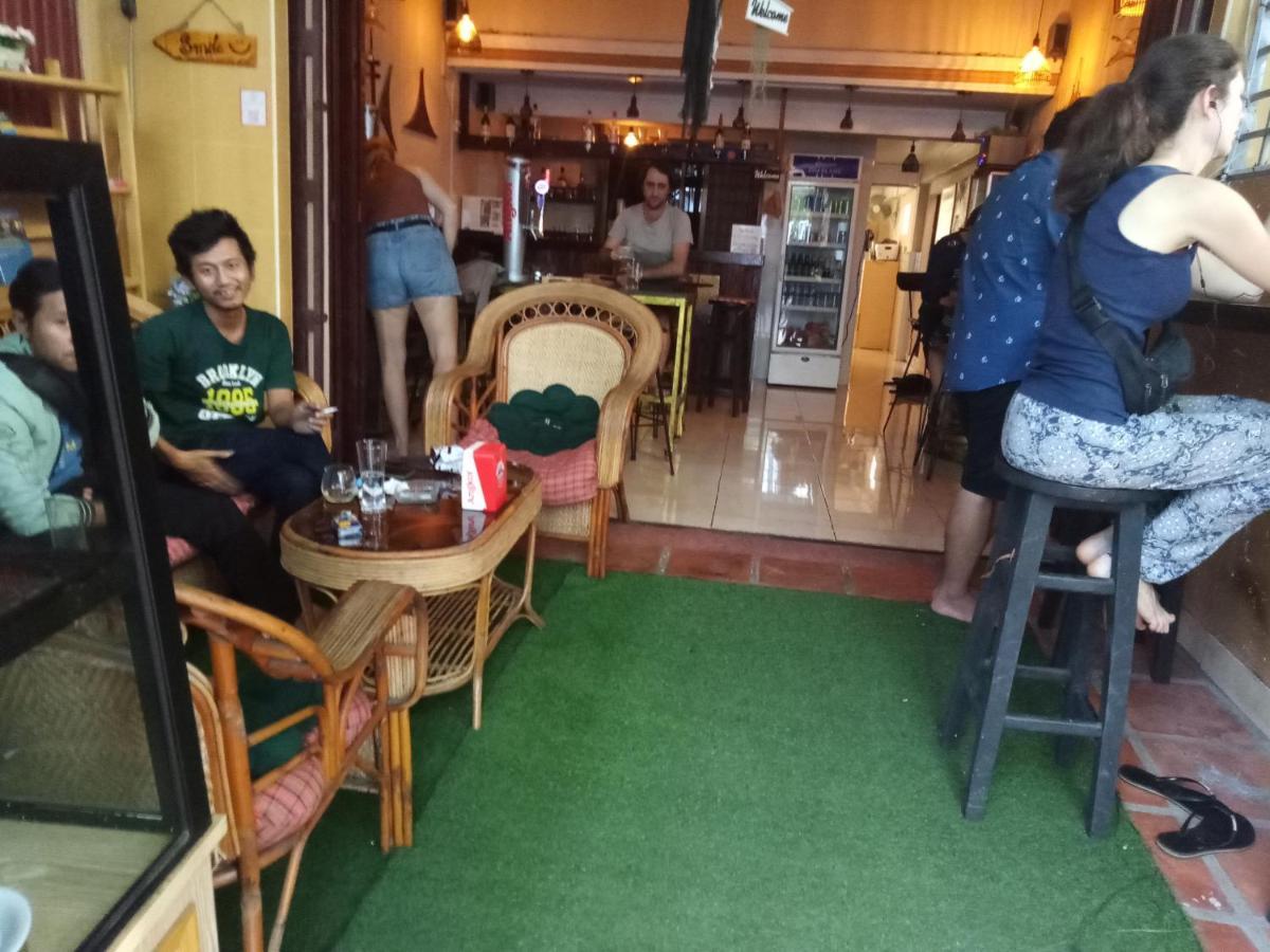 Peri Evi Hostel Phnom Penh Bassac Lane ภายนอก รูปภาพ