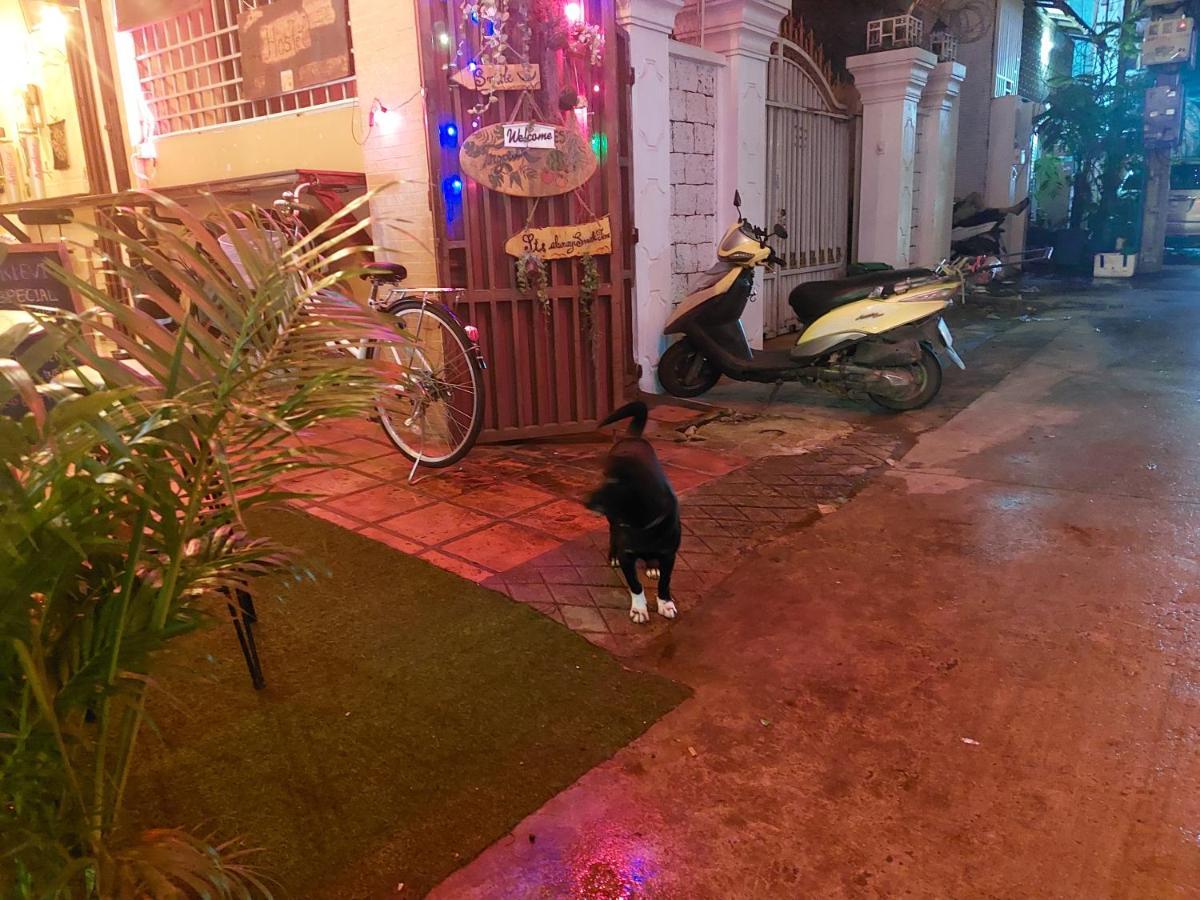Peri Evi Hostel Phnom Penh Bassac Lane ภายนอก รูปภาพ