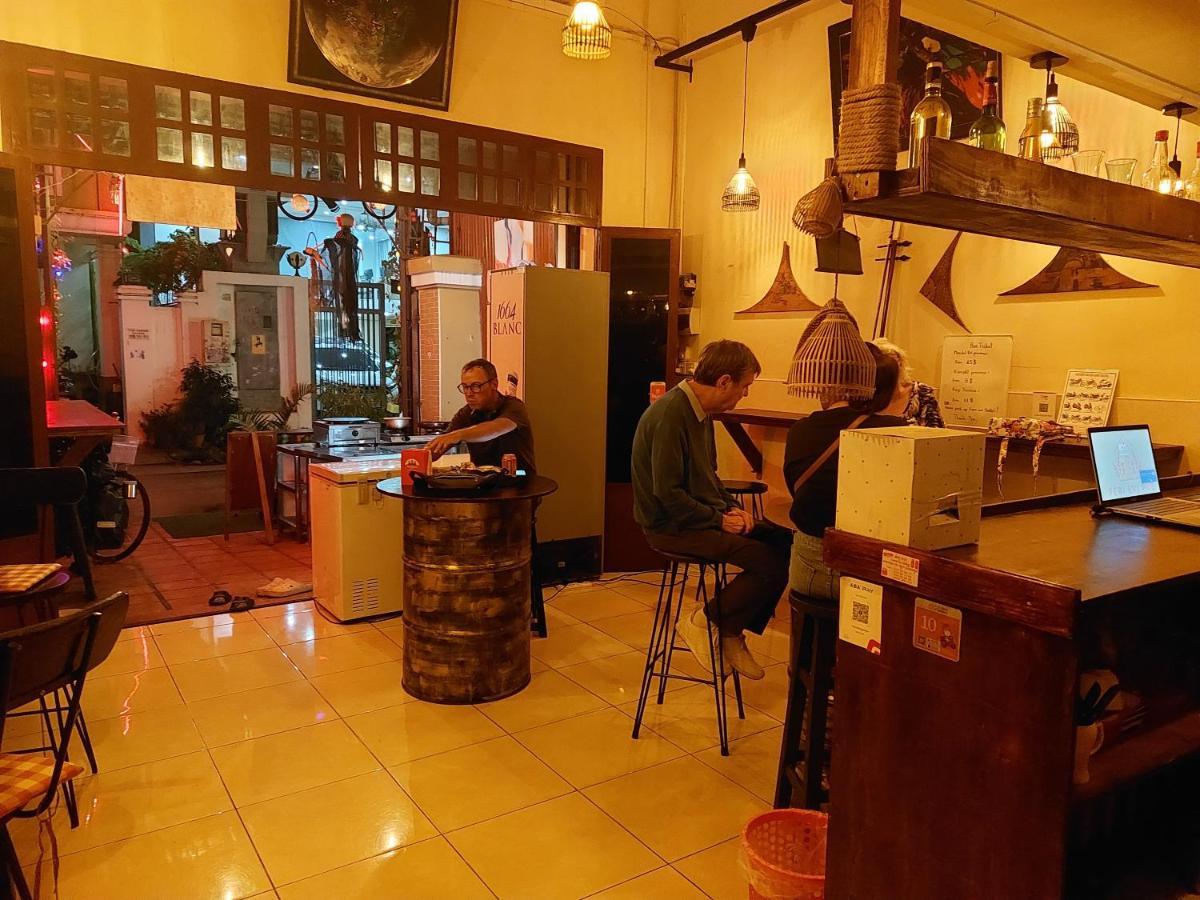 Peri Evi Hostel Phnom Penh Bassac Lane ภายนอก รูปภาพ