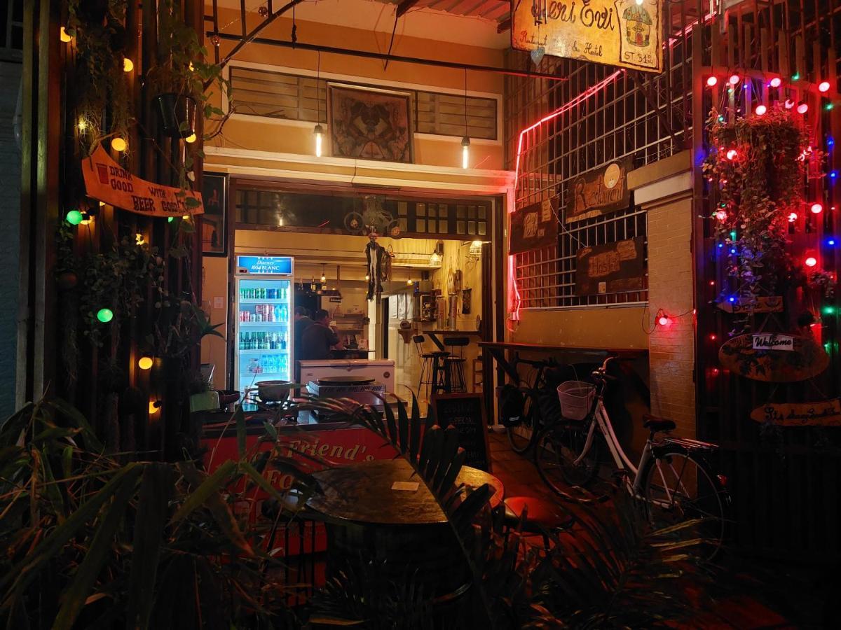 Peri Evi Hostel Phnom Penh Bassac Lane ภายนอก รูปภาพ