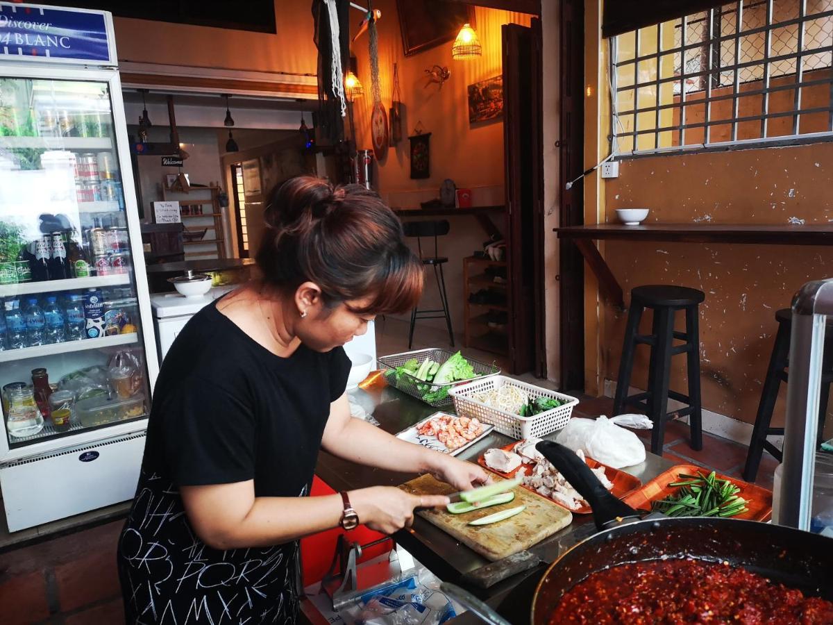 Peri Evi Hostel Phnom Penh Bassac Lane ภายนอก รูปภาพ